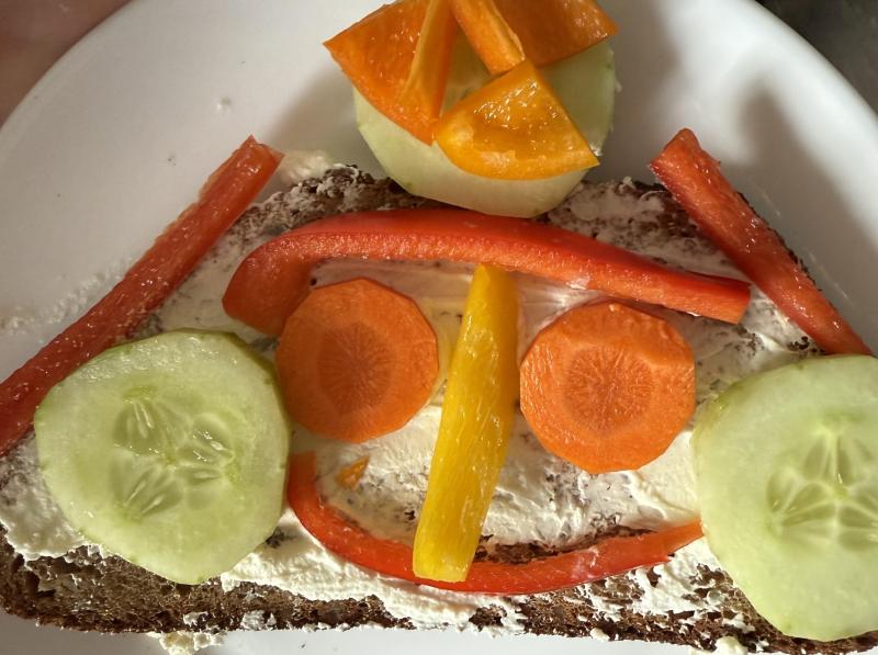 kochen gemuese frischkaese brot